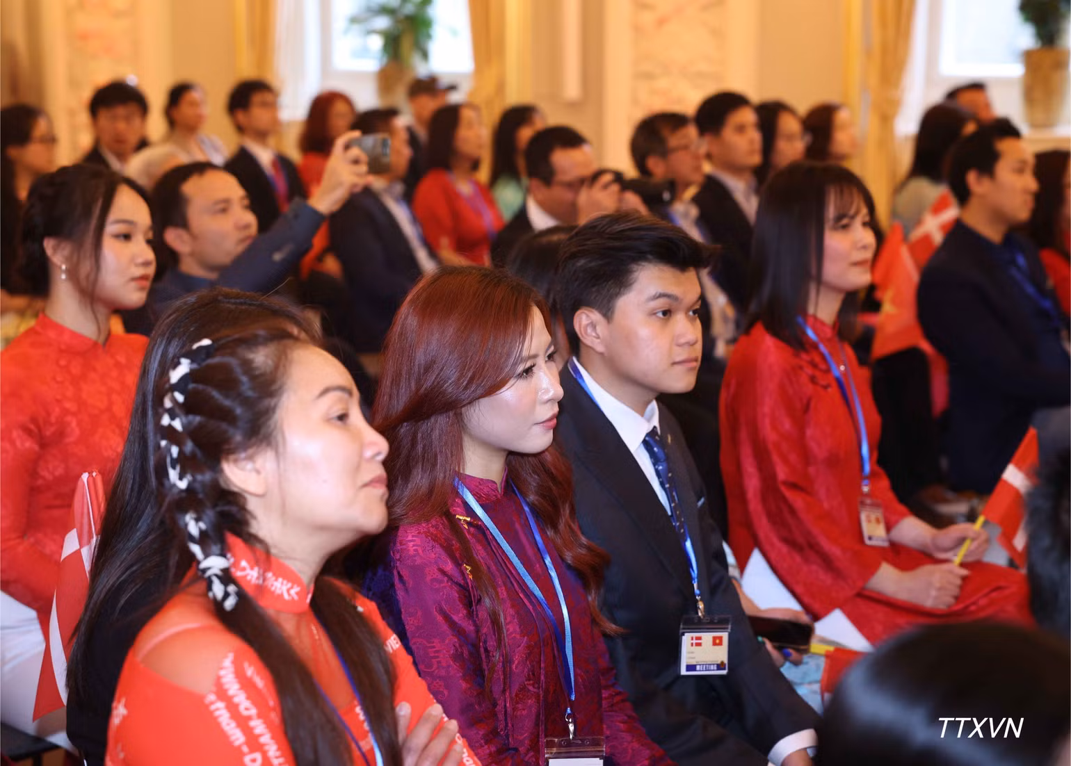 vna-potal-tong-bi-thu-chu-tich-nuoc-va-phu-nhan-gap-cong-dong-nguoi-viet-nam-tai-dan-mach-iceland-va-nam-thuy-dien-8350.jpg