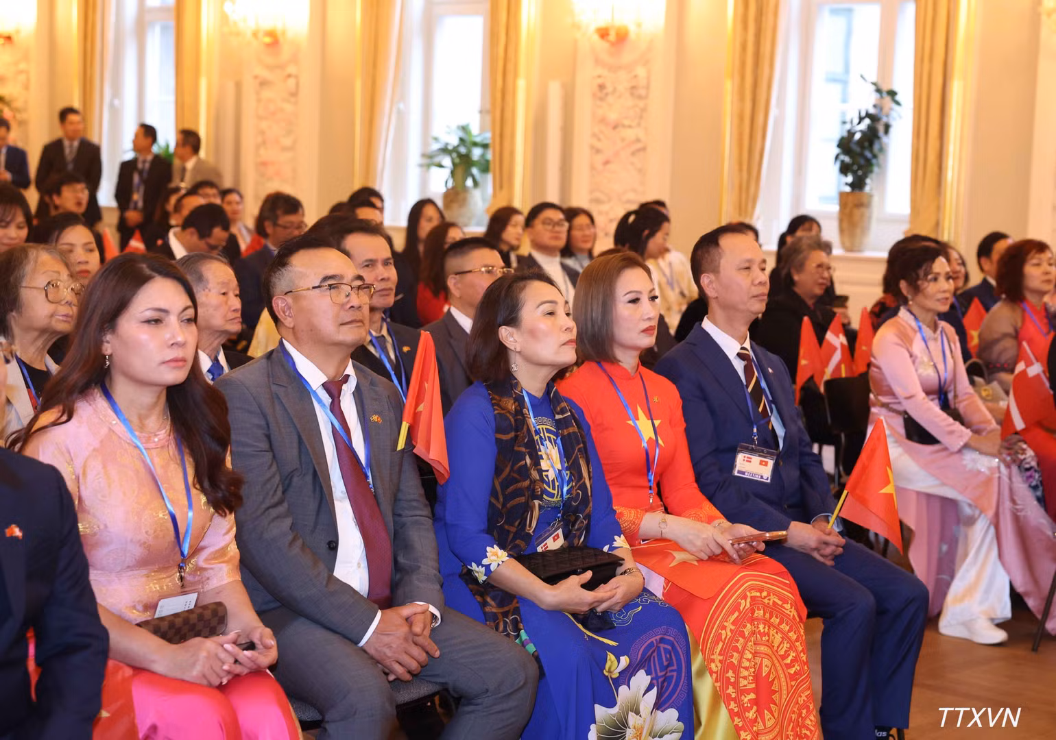 vna-potal-tong-bi-thu-chu-tich-nuoc-va-phu-nhan-gap-cong-dong-nguoi-viet-nam-tai-dan-mach-iceland-va-nam-thuy-dien-5744.jpg
