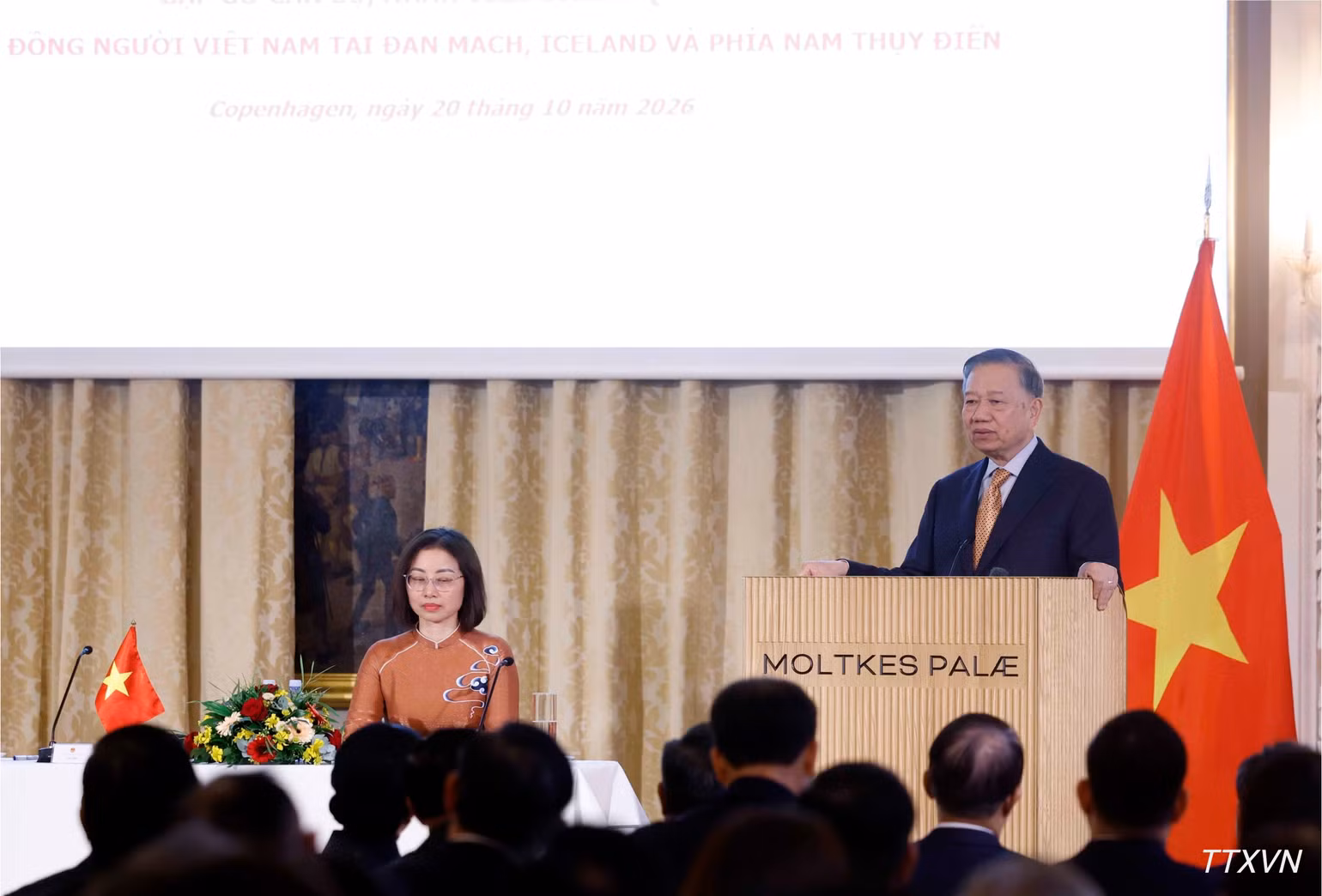 vna-potal-tong-bi-thu-chu-tich-nuoc-va-phu-nhan-gap-cong-dong-nguoi-viet-nam-tai-dan-mach-iceland-va-nam-thuy-dien.jpg