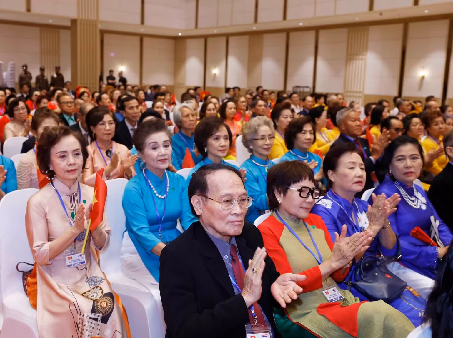 vna-potal-tong-bi-thu-chu-tich-nuoc-to-lam-gap-go-cong-dong-nguoi-viet-nam-tai-thai-lan-8787933.jpg