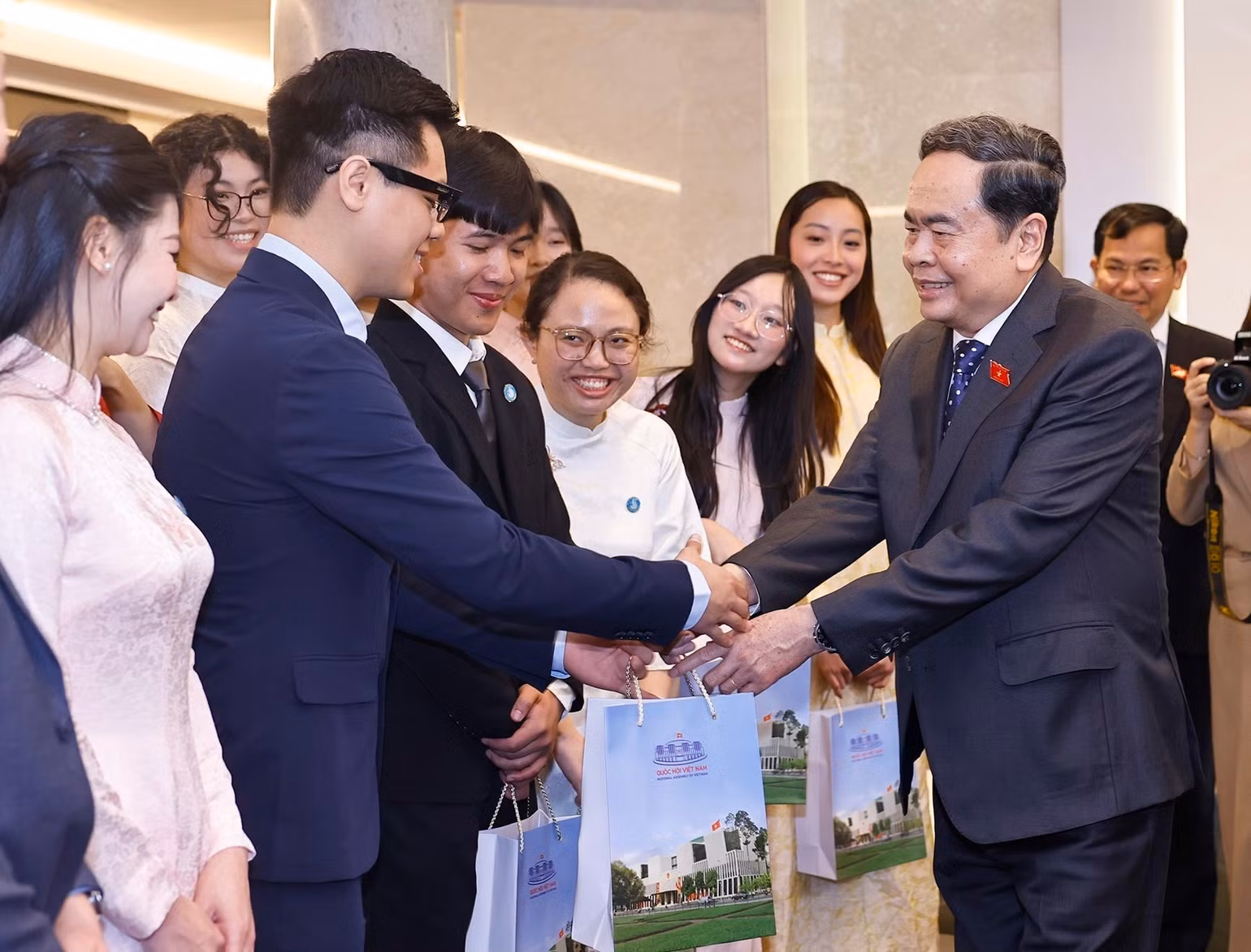 vna-potal-chu-tich-quoc-hoi-gap-dai-dien-tri-thuc-tieu-bieu-va-sinh-vien-viet-nam-tai-italy-8696621.jpg
