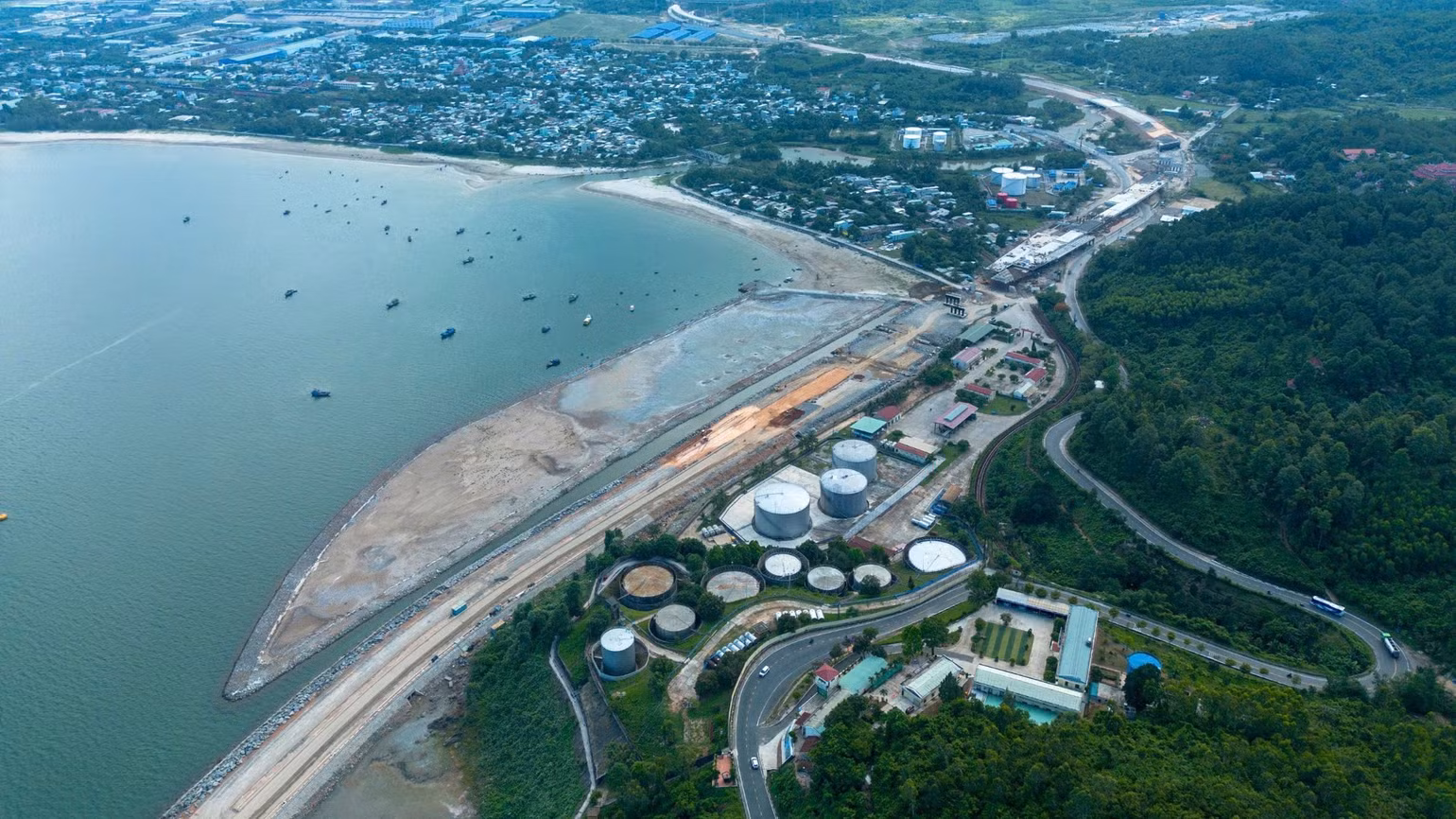a6-ha-tang-du-an-cang-lien-chieu-da-nang-ket-noi-phat-trien-khu-thuong-mai-tu-do-trung-tam-tai-chinh-quoc-te-tai-da-nang-anh-anh-dao-2220.jpg