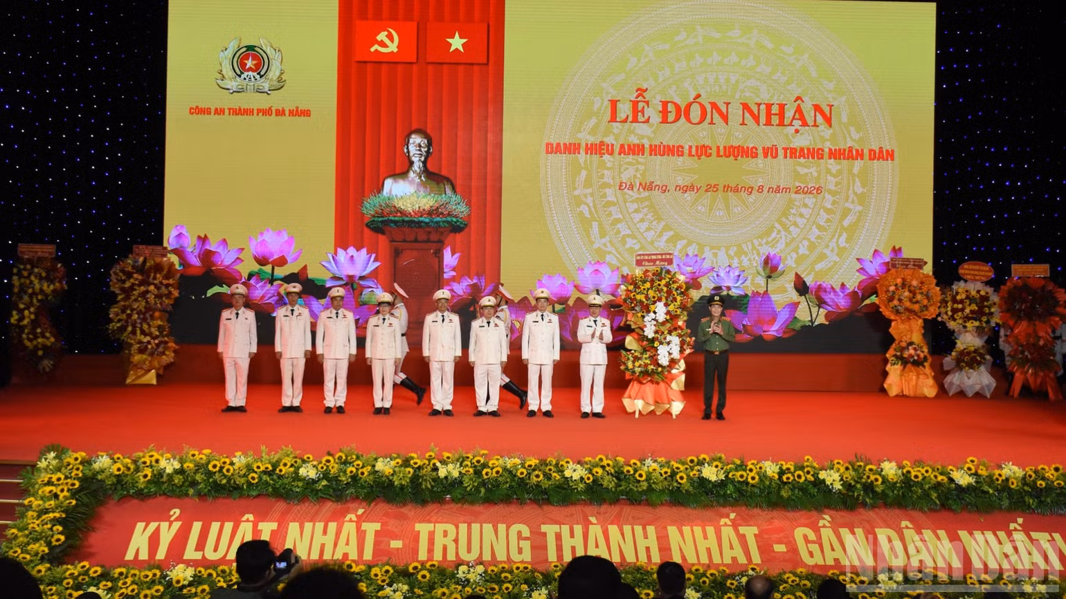 ndo_br_thu-truong-hung-tang-hoa-6040.jpg
