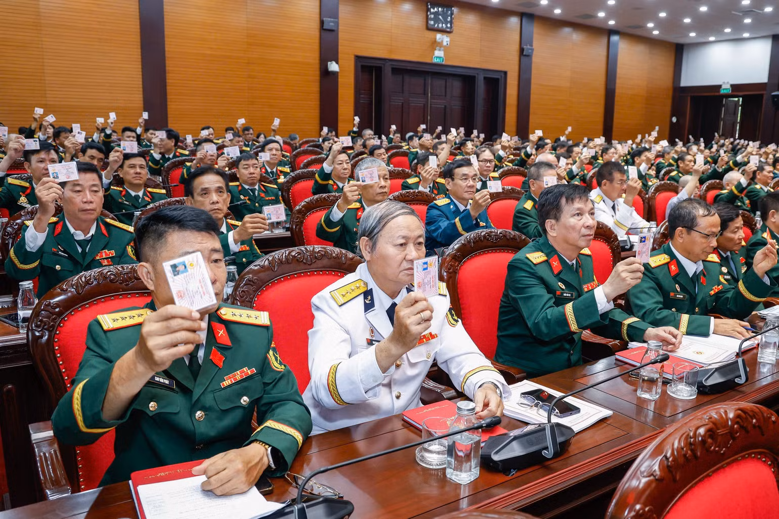 db-bieu-quyet.jpg