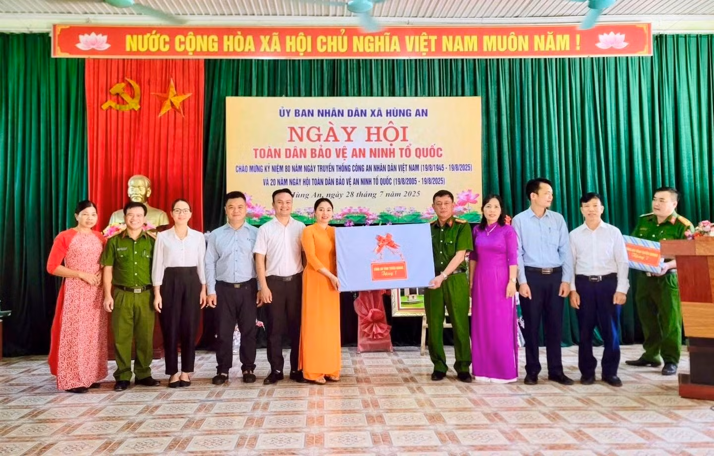 xa-hung-an-tinh-tuyen-quang-da-to-chuc-thanh-cong-ngay-hoi-toan-dan-bao-ve-antq-nam-2025.jpg