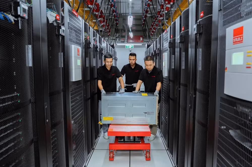 Hệ thống siêu máy tính B200 có hiệu năng lên tới 1,5 ExaFLOPs FP8, tương đương 1.500 triệu tỷ phép tính mỗi giây.