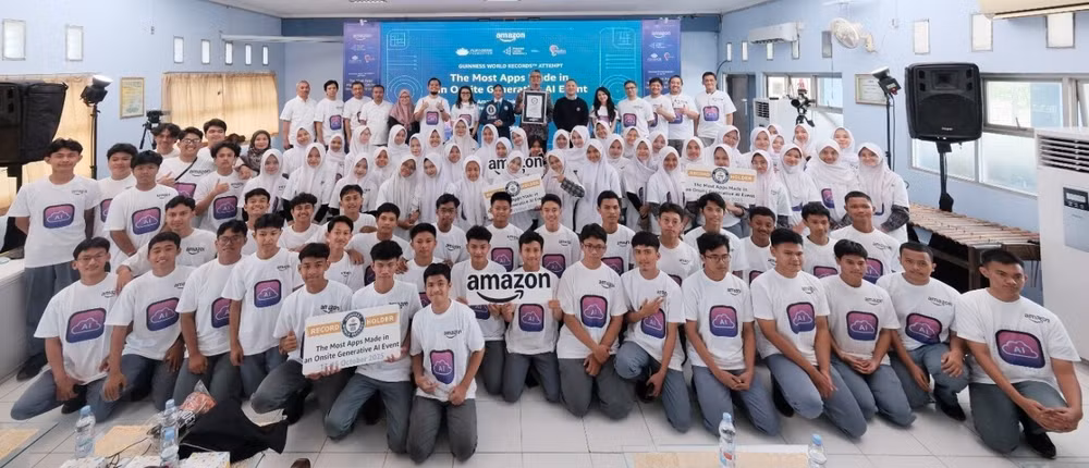 Hơn 2.000 học sinh tham gia lập kỷ lục GUINNESS WORLD RECORDS®. Ảnh: AWS