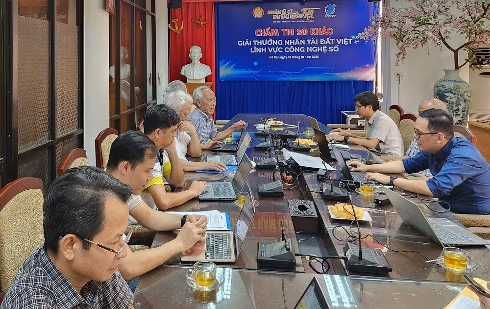 Chấm sơ khảo giải thưởng Nhân tài đất Việt 2025.