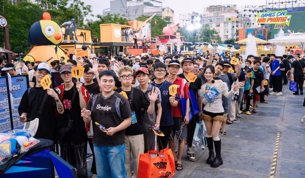 Thi đấu thể thao điện tử (Esports) được tổ chức ngoài trời ngay tại trung tâm Hải Phòng. (Ảnh: VNG)