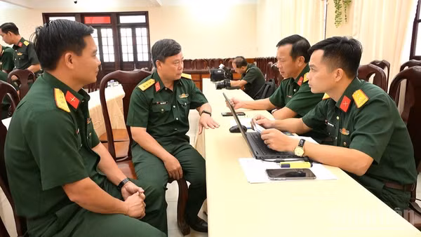 Đoàn công tác Bộ Quốc phòng làm việc tại tỉnh Đồng Tháp.