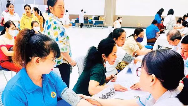 Công đoàn Thành phố Hồ Chí Minh tổ chức khám sức khỏe cho đoàn viên, người lao động trong Tháng Công nhân năm 2026.