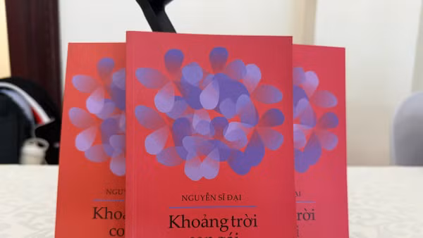 Tập kịch bản vở kịch dân ca ví, giặm "Khoảng trời con gái" của nhà thơ Nguyễn Sĩ Đại.