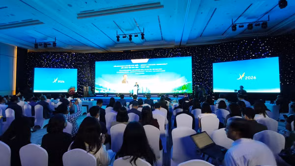 PGS, TS Hồ Sỹ Hùng, Chủ tịch VCCI phát biểu khai mạc phiên toàn thể Diễn đàn Doanh nghiệp Phát triển bền vững Việt Nam 2026 (VCSF 2026), diễn ra tại Hà Nội ngày 5/10. Ảnh: Nguyễn Hùng