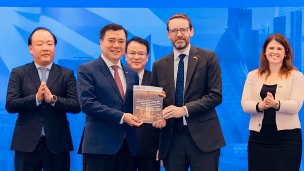 Việt Nam và Vương quốc Anh thúc đẩy hợp tác xây dựng Trung tâm Tài chính quốc tế. (Ảnh: Đại sứ quán Anh)
