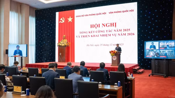 Hội nghị tổng kết công tác Đảng bộ Văn phòng Quốc hội và công tác chuyên môn của Văn phòng Quốc hội năm 2025; triển khai nhiệm vụ năm 2026, ngày 25/12/2025. (Ảnh: TTXVN) 