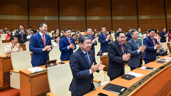Các đại biểu Quốc hội Đoàn Đồng Nai dự phiên họp sáng 24/4. (Ảnh: DUY LINH)