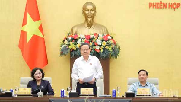 Chủ tịch Quốc hội Trần Thanh Mẫn phát biểu bế mạc Phiên họp thứ 6 của Ủy ban Thường vụ Quốc hội. (Ảnh: DUY LINH)
