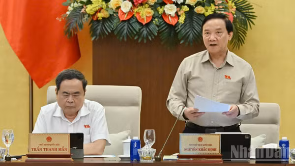 Phó Chủ tịch Quốc hội Nguyễn Khắc Định điều hành phiên thảo luận về dự án Luật Phổ biến, giáo dục pháp luật (sửa đổi). (Ảnh: THỦY NGUYÊN)