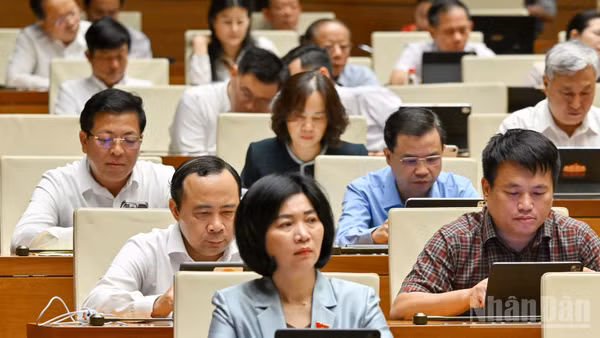 Đại biểu Quốc hội dự phiên họp ở hội trường tại Kỳ họp không thường lệ thứ nhất, Quốc hội khóa XVI. (Ảnh: THỦY NGUYÊN)