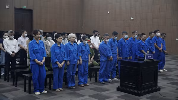 Các bị cáo tại phiên tòa. (Ảnh: PHÙNG ANH)