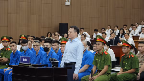 Bị cáo Nguyễn Hòa Bình tại tòa. (Ảnh: M.H)
