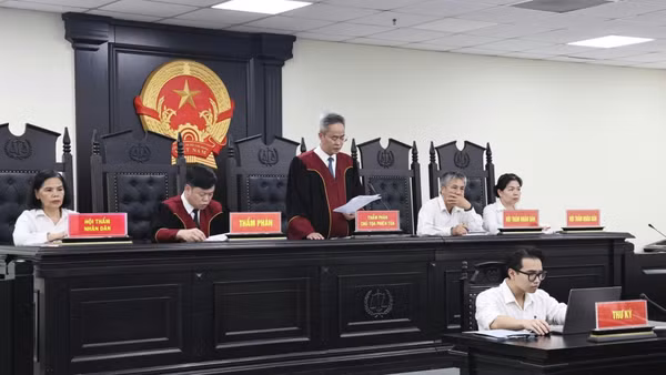 Hội đồng xét xử tuyên án. (Ảnh: M.H)