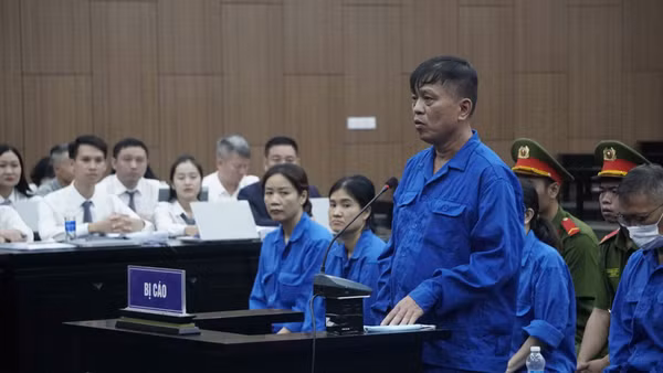 Cựu Thứ trưởng Nguyễn Bá Hoan tại phiên tòa. (Ảnh: PHÙNG ANH)