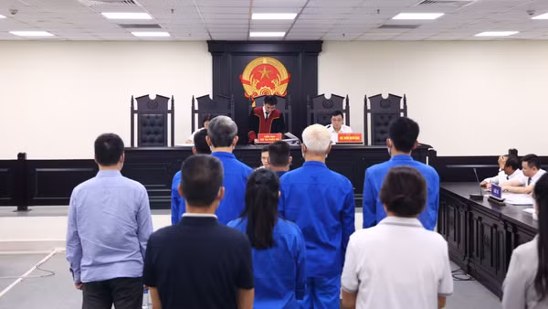 Quang cảnh phiên tòa. (Ảnh: PHÙNG ANH)