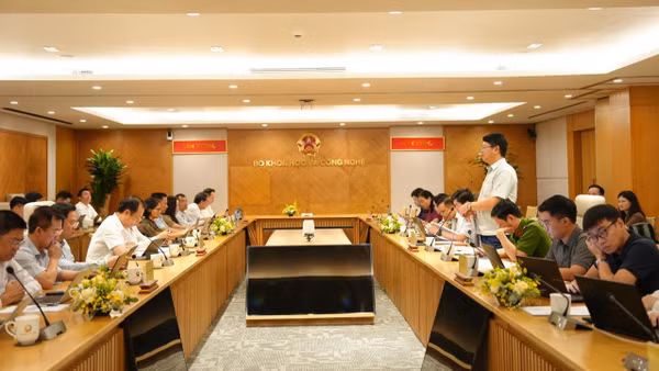 Quang cảnh buổi làm việc. (Ảnh: MAI HOÀNG)