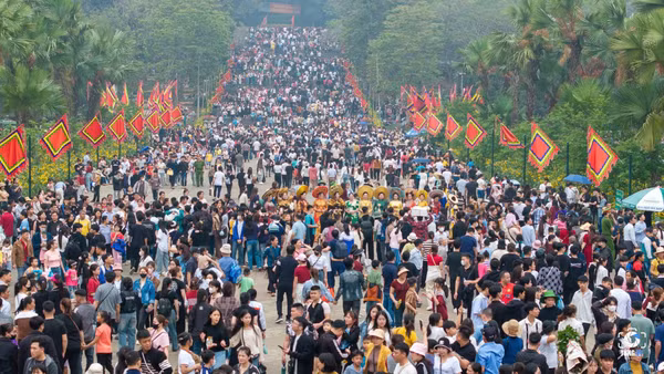 Lễ hội Đền Hùng năm 2027 được tổ chức quy mô cấp tỉnh và là điểm nhấn trong các hoạt động của du lịch Đất Tổ. (Ảnh: NGỌC LONG)