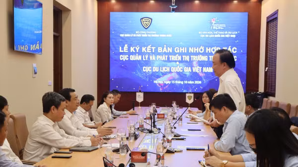Cục Quản lý và Phát triển thị trường trong nước (Bộ Công thương) và Cục Du lịch Quốc gia Việt Nam (Bộ Văn hóa, Thể thao và Du lịch) đã ký kết Bản ghi nhớ hợp tác giai đoạn 2026-2030. (Ảnh: Cục Quản lý và Phát triển thị trường trong nước)