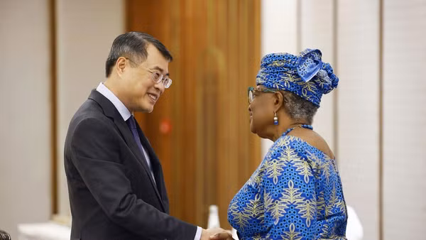 Thủ tướng Lê Minh Hưng tiếp bà Ngozi Okonjo-Iweala, Tổng Giám đốc Tổ chức Thương mại Thế giới (WTO). (Ảnh: TTXVN)