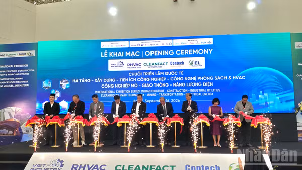 Chuỗi Triển lãm quốc tế Viet Industry - Cleanfact & RHVAC Vietnam 2026 chính thức khai mạc tại sảnh 8, Trung tâm Hội chợ Triển lãm Việt Nam (VEC). (Ảnh: AN NGUYÊN)