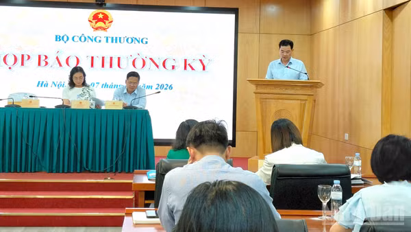 Họp báo thường kỳ Bộ Công thương ngày 7/10 tại Hà Nội. (Ảnh: Kim Dung)