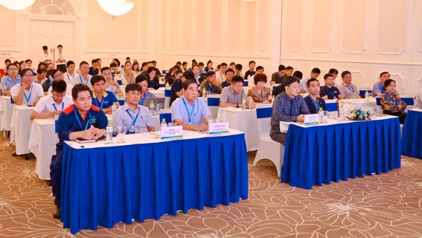 Hội thảo “Tiết kiệm năng lượng trong công nghiệp: Từ chính sách đến hành động thực tiễn”. (Ảnh: Bộ Công thương)