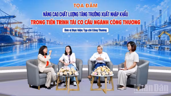 Tọa đàm “Nâng cao chất lượng tăng trưởng xuất nhập khẩu trong tiến trình tái cơ cấu ngành Công thương”. (Ảnh: Kim Dung)