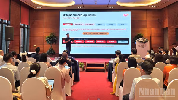 Hội thảo “Đổi mới sáng tạo và Thương mại điện tử trong chuỗi giá trị toàn cầu”. (Ảnh: A.N)