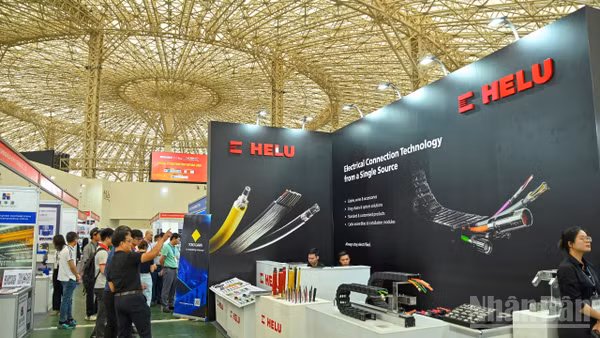 Kinh tế số đang mở ra dư địa tăng trưởng mới nhưng từ tiềm năng đến giá trị vẫn còn một khoảng cách không nhỏ. (Ảnh: AN NGUYÊN)