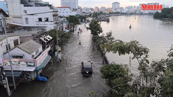 [Video] Triều cường tại TP Hồ Chí Minh tiếp tục vượt mức báo động 3 vào chiều nay