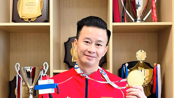 Huấn luyện viên Trương Minh Sang. 