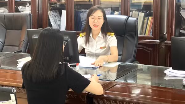Cơ quan thuế tăng cường hỗ trợ doanh nghiệp hoàn thiện hồ sơ đề nghị hoàn thuế. (Ảnh: Minh Phương)