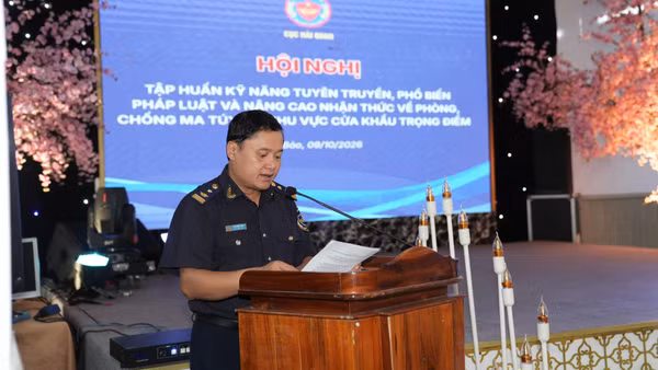 Đại diện cơ quan hải quan phát biểu tại Hội nghị tập huấn về phòng, chống ma túy tại khu vực cửa khẩu trọng điểm. (Ảnh: CHQ)