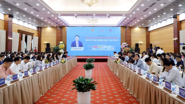 Toàn cảnh Diễn đàn “Ngành thuế và ngành hải quan đồng hành cùng doanh nghiệp, thúc đẩy tăng trưởng kinh tế hai con số". (Ảnh: Thu Thủy)