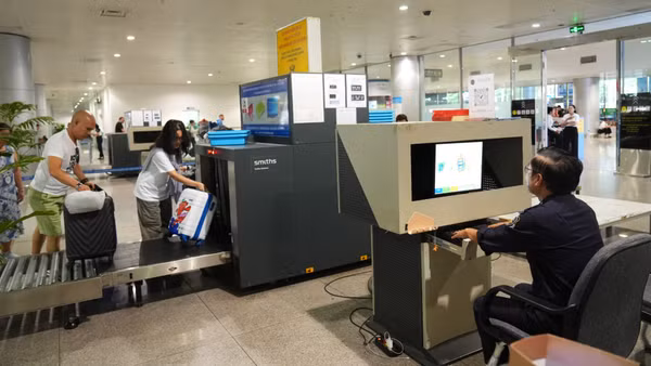 Bộ Tài chính đề xuất tạm thời chưa áp dụng biện pháp tạm hoãn xuất cảnh đối với người bị giả mạo thông tin đăng ký kinh doanh khi đáp ứng các điều kiện theo quy định. (Ảnh: CHQ)