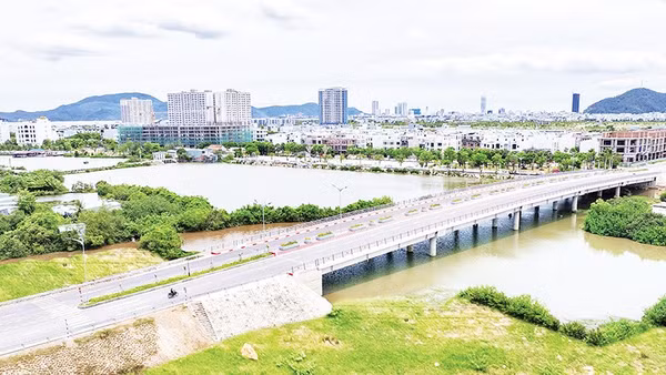 Quyết tâm khơi thông các trục giao thông là bước đi chiến lược để tháo gỡ điểm nghẽn. 