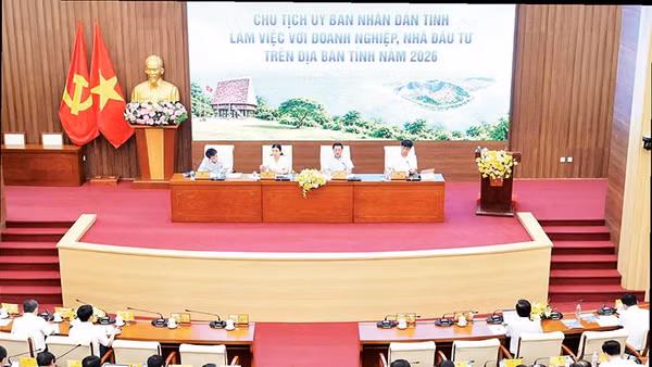 Một cuộc đối thoại của lãnh đạo tỉnh Quảng Ngãi với doanh nghiệp, nhà đầu tư. 