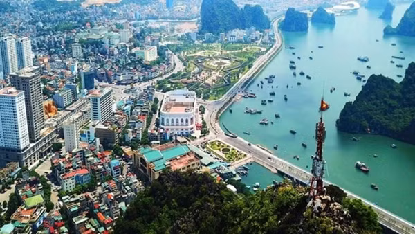 Quảng Ninh cũng là một trong những địa phương đi đầu về phát triển hạ tầng liên kết vùng và cải cách thủ tục đầu tư. (Ảnh: VARS)