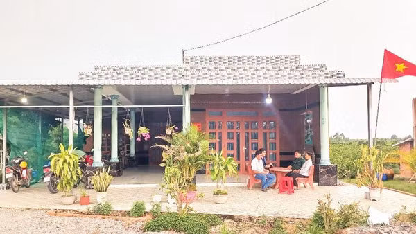 Những căn nhà mới được hỗ trợ xây dựng gần điểm dân cư liền kề Chốt dân quân biên giới.