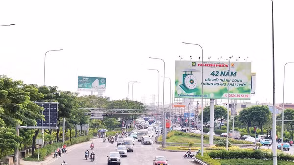 Các địa phương gấp rút bàn giao mặt bằng sạch để thành phố tổ chức khởi công dự án Nâng cấp, mở rộng Quốc lộ 1 dịp lễ 2/9 sắp tới (Ảnh THẾ ANH)