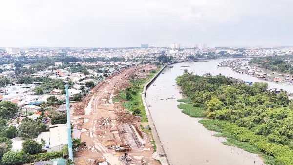 Dự án đường ven sông Cái, phường Trấn Biên, thành phố Đồng Nai đang được giải phóng mặt bằng.